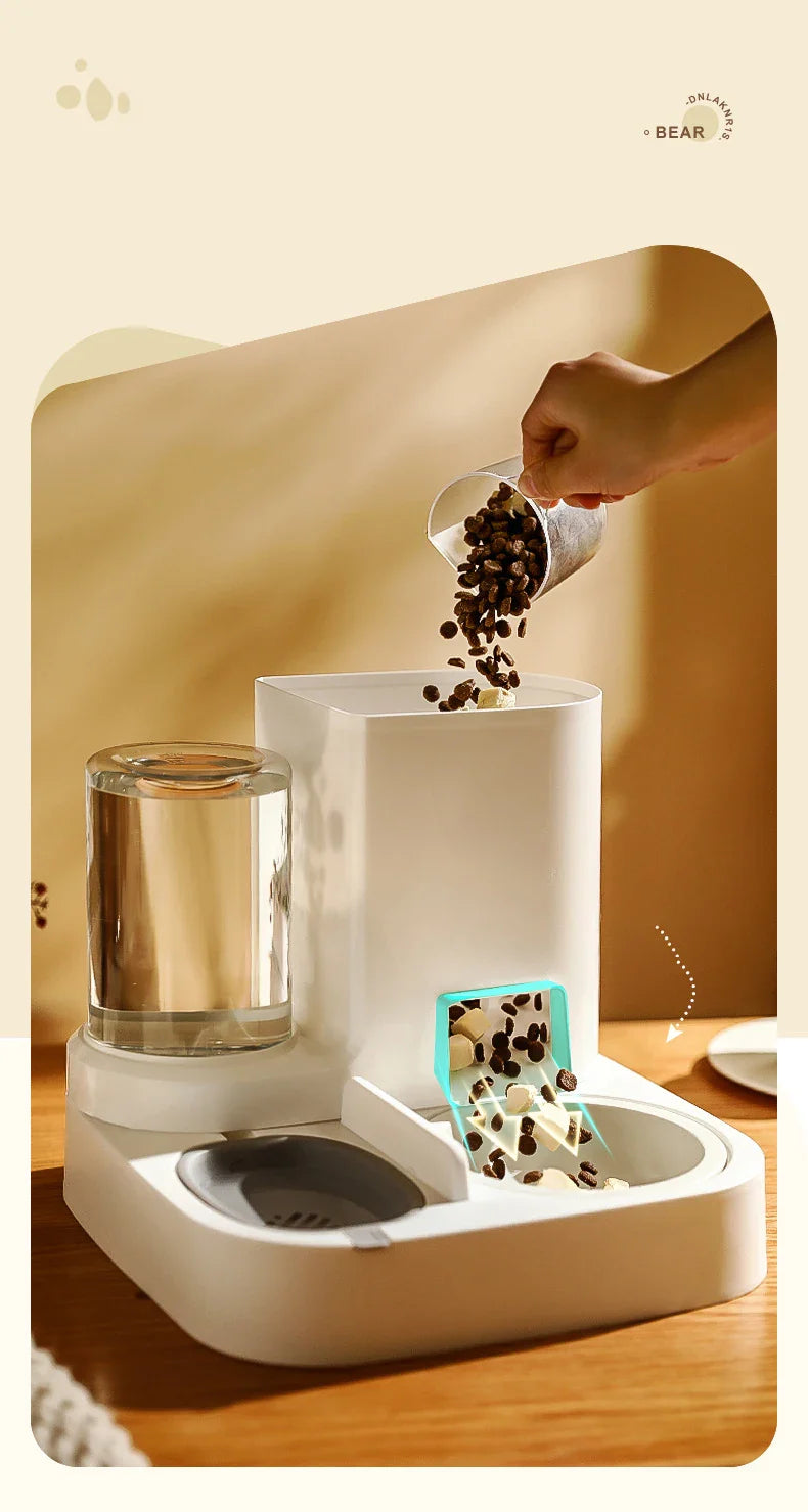 Kimpets automatic pet feeder and water dispenser with large capacity, designed for dry and wet food separation for cats and dogs.