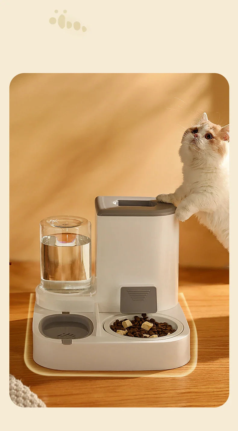 Kimpets automatic pet feeder and water dispenser with large capacity, designed for dry and wet food separation for cats and dogs.
