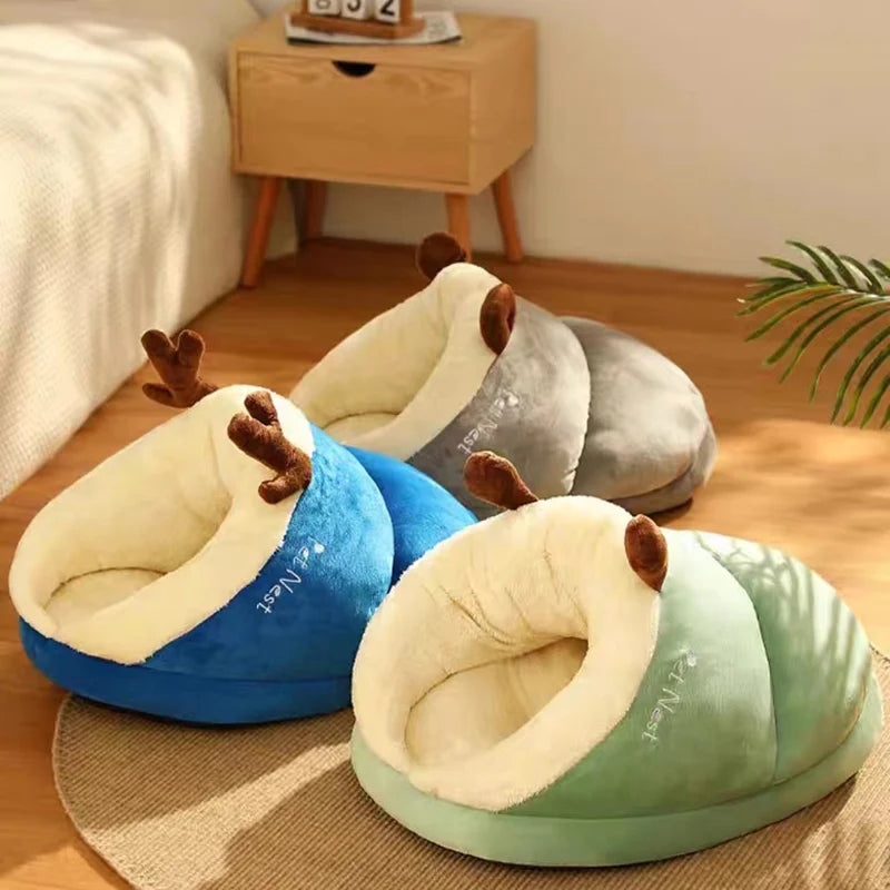 MADDEN small dog kennel bed in slipper shape, warm and breathable pet bed for small dogs and cats.