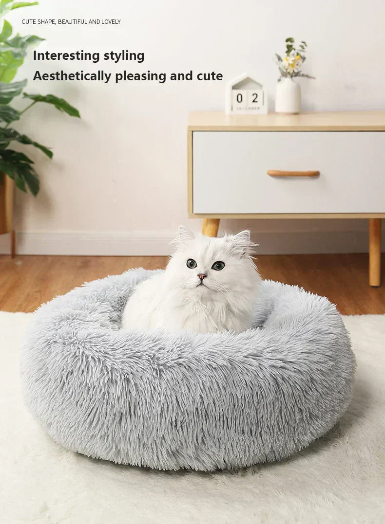 "Round plush pet bed in soft fabric, ideal for keeping pets warm in winter"machine washable dog beds