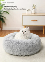 "Round plush pet bed in soft fabric, ideal for keeping pets warm in winter"machine washable dog beds