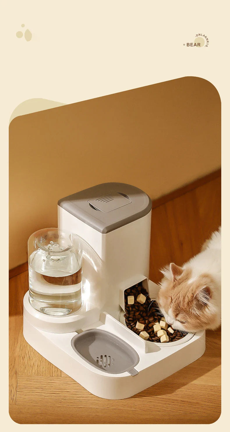Kimpets automatic pet feeder and water dispenser with large capacity, designed for dry and wet food separation for cats and dogs.