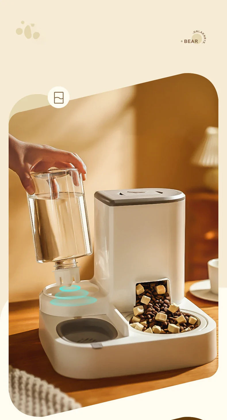 Kimpets automatic pet feeder and water dispenser with large capacity, designed for dry and wet food separation for cats and dogs.